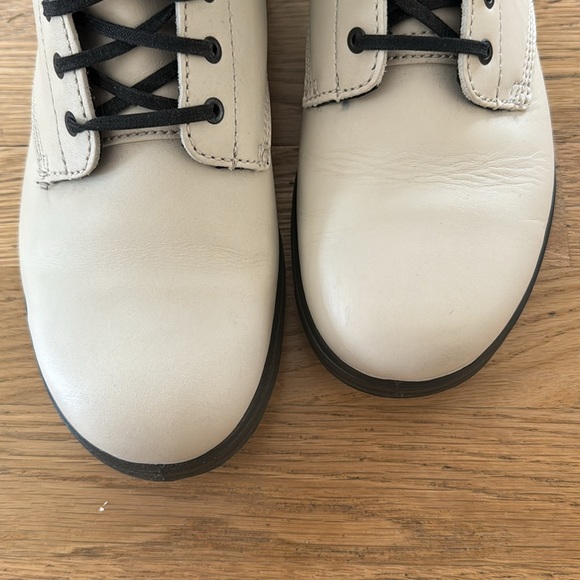 Blundstone white combat boots. Pull on style. Women’s size 9. Like new. - Picture 8 of 11